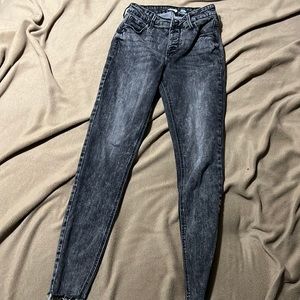 Black ripped skinny jeans